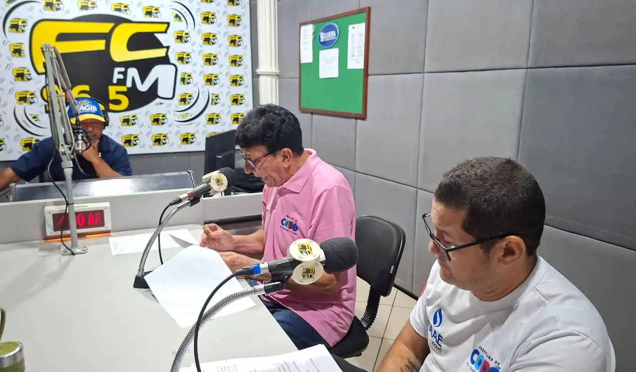 Foto 3 – Prefeito Chiquinho FC e diretor-geral do SAAE Codó participam de entrevista na Rádio FC FM