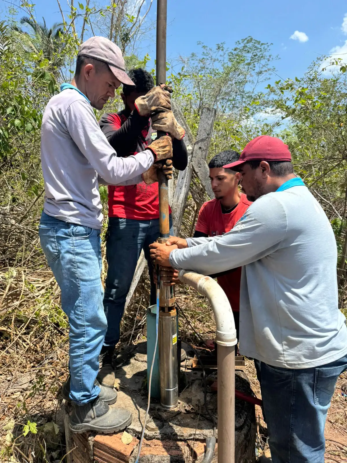 SAAE REALIZA SUBSTITUIÇÃO DE BOMBA E MANUTENÇÃO DO SISTEMA DE ABASTECIMENTO NO POVOADO LIMOEIRO
