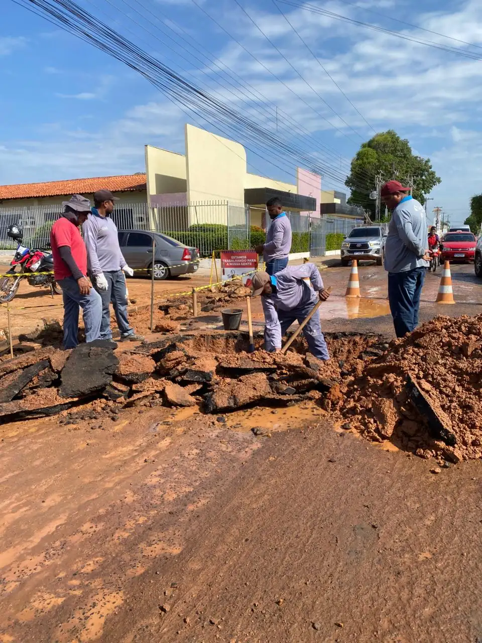 Foto 1 – SAAE realiza manutenção corretiva na Avenida João Ribeiro para eliminar vazamento na rede de abastecimento