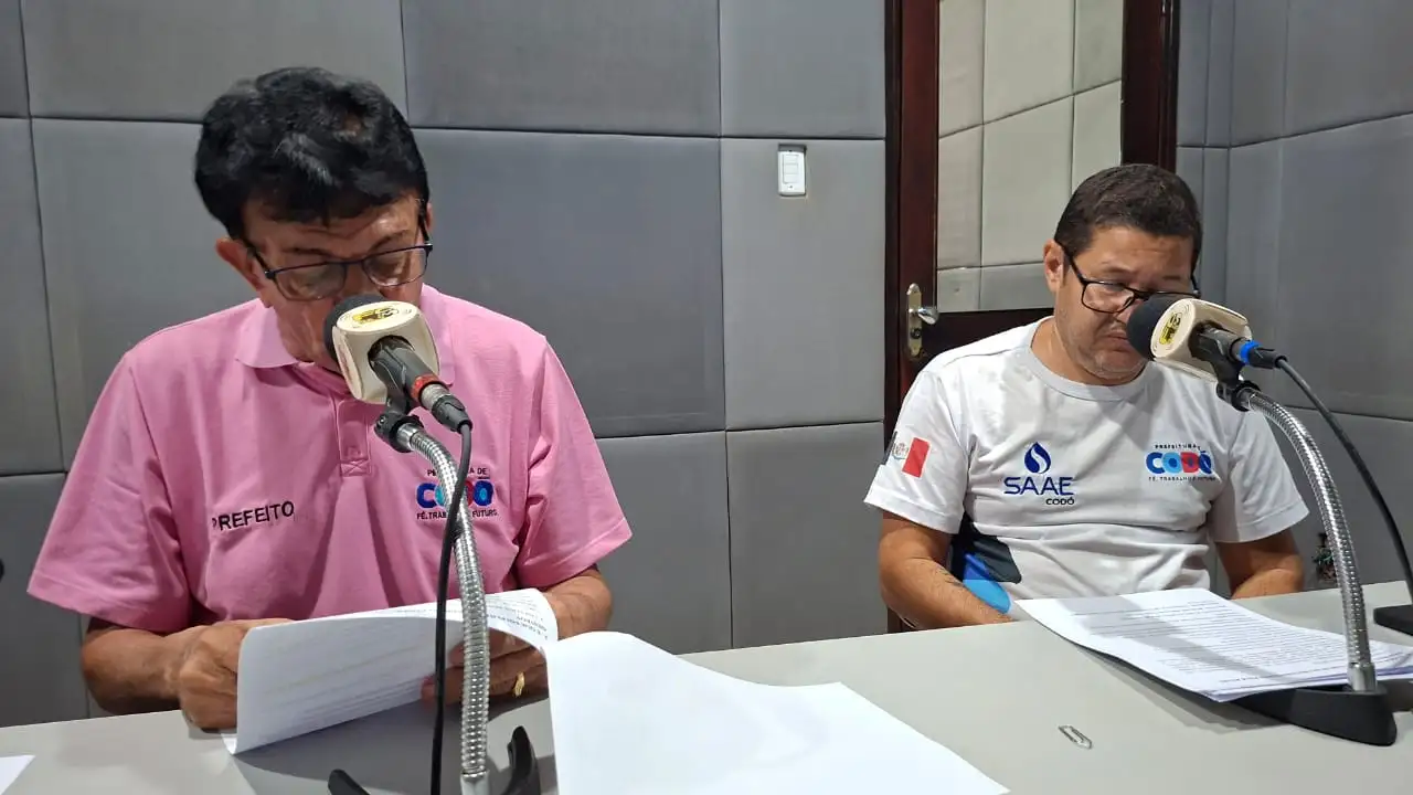 Foto 4 – Prefeito Chiquinho FC e diretor-geral do SAAE Codó participam de entrevista na Rádio FC FM