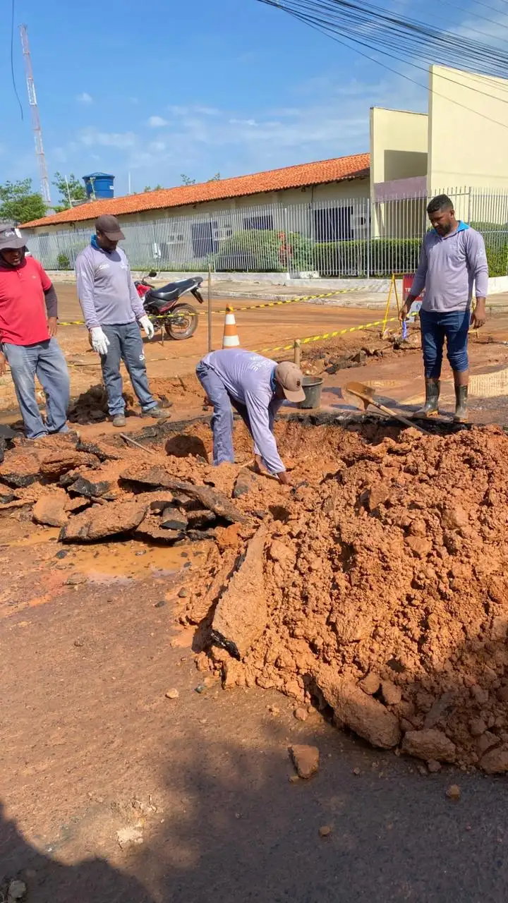SAAE realiza manutenção corretiva na Avenida João Ribeiro para eliminar vazamento na rede de abastecimento